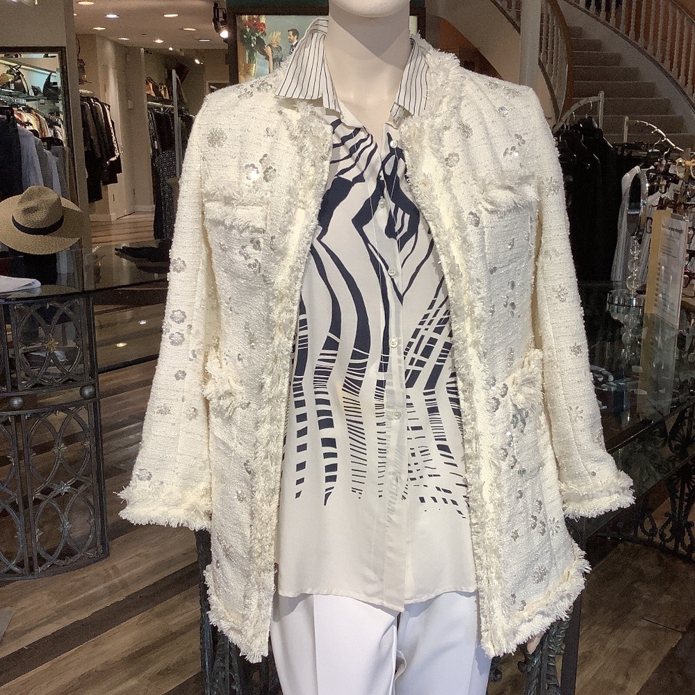 Gorgeous Italian  long sleeve blouse. Pinstripe & print  crème and or navy